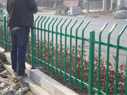 兴义道路绿化带防护栏